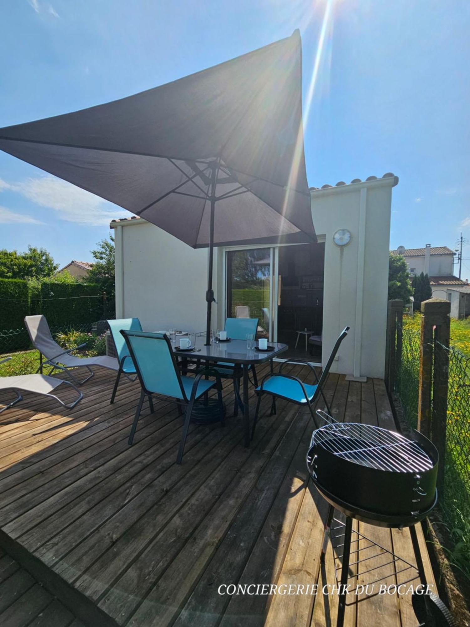 Le Petit Ecureuil Charmant Gite Jardin Terrasse Les Herbiers Exterior photo