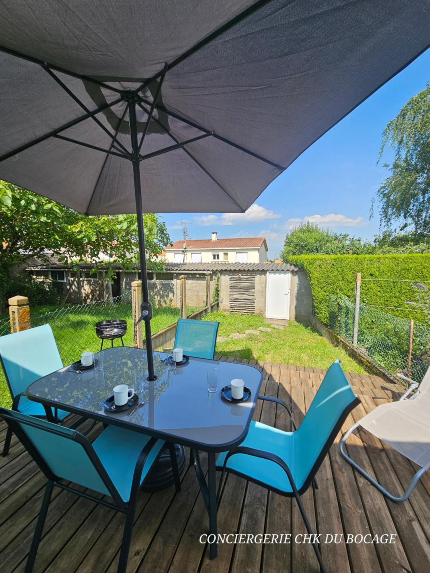 Le Petit Ecureuil Charmant Gite Jardin Terrasse Les Herbiers Exterior photo